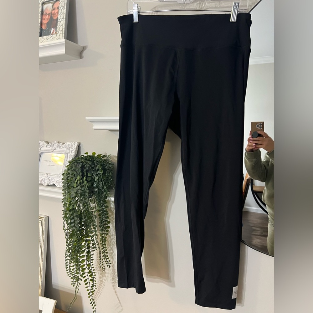 CALVIN KLEIN PERFORMANCE Capri Leggings in Black - Size XL
